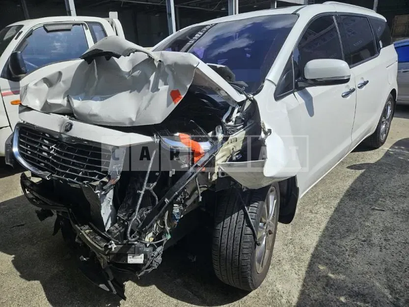 Photo 2 of 8: 2015 Kia Carnival — Korean insurance auction