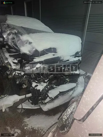 Photo 1 of 11: 2018 Hyundai Santa Fe, VIN KMHS381BBKU013030 — Korean insurance auction