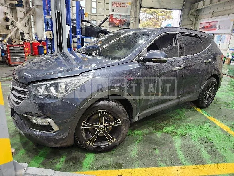 Photo 2 of 15: 2016 Hyundai Santa Fe, VIN KMHSW81UBGU589695 — Korean insurance auction