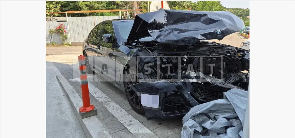 Photo 2 of 11: 2021 BMW 530i xDrive — Korean insurance auction