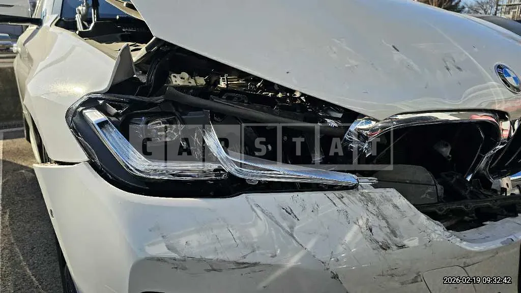 Photo 2 of 23: 2022 BMW 530i — Korean insurance auction
