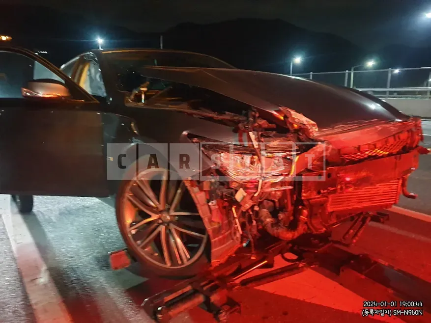 Photo 2 of 5: 2016 Infiniti Q50 2.2d, VIN JNKDV71E6GM551587 — Korean insurance auction