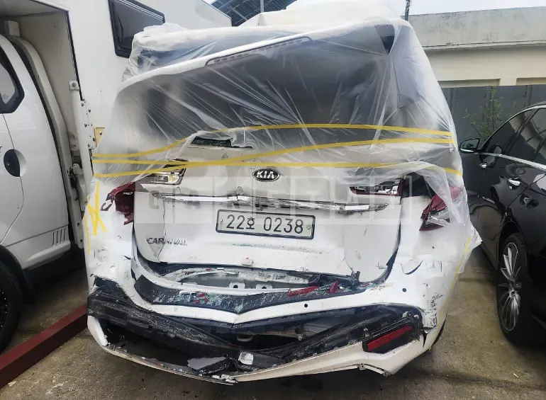 Photo 3 of 3: 2019 Kia Carnival — Korean insurance auction