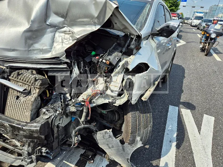 Photo 2 of 13: 2016 Hyundai Santa Fe — Korean insurance auction