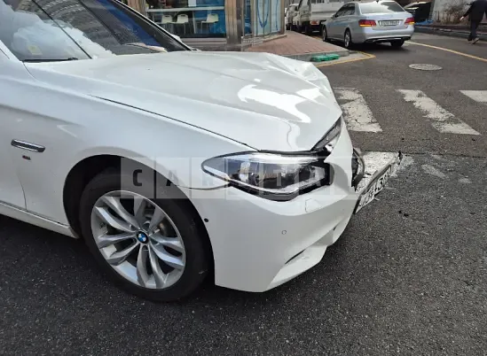Photo 2 of 10: 2016 BMW 520d xDrive, VIN WBA5E7104GG157141 — Korean insurance auction