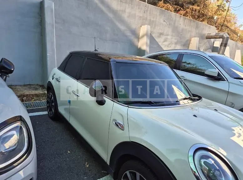 Photo 2 of 10: 2017 MINI Cooper — Korean insurance auction