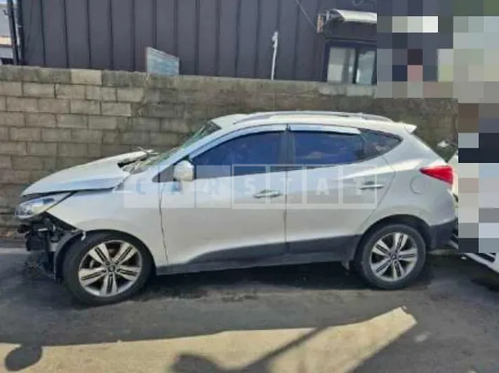 Photo 2 of 9: 2014 Hyundai Tucson, VIN KMHJT81VBFU983347 — Korean insurance auction