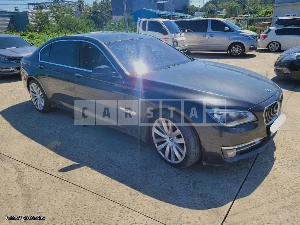 Photo 2 of 9: 2015 BMW 750Ld, VIN WBAYF6100FGK19332 — Korean insurance auction