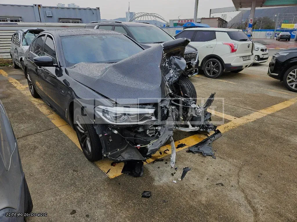 Photo 2 of 9: 2018 BMW 520d M Sport Pkg. Plus (20, VIN WBAJC3101JWB77750 — Korean insurance auction