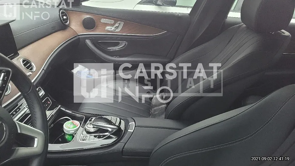 Photo 2 of 17: 2019 Mercedes-Benz E220 d 4Matic, VIN WDDZF0FB8KA685253 — Korean insurance auction