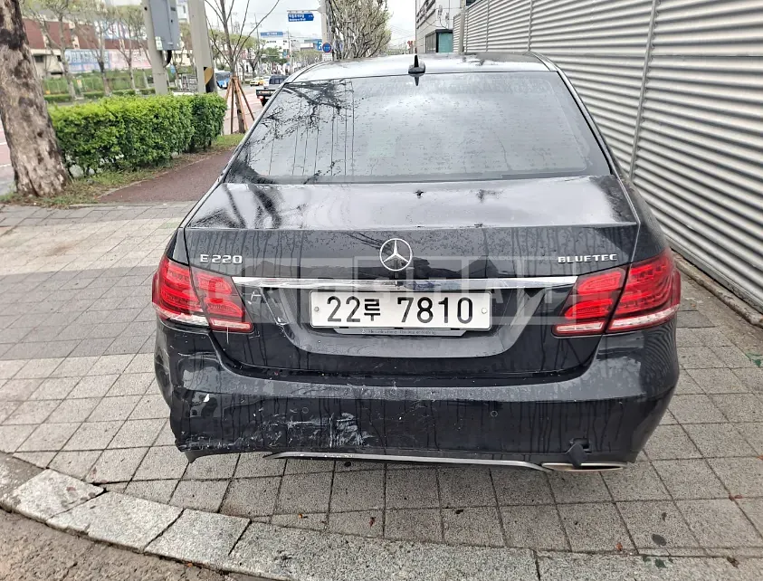Photo 2 of 18: 2016 Mercedes-Benz E220 BlueTec — Korean insurance auction