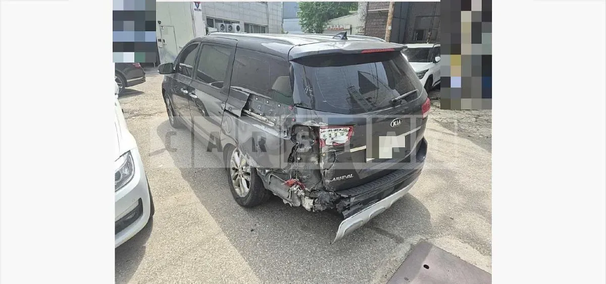Photo 2 of 17: 2015 Kia Carnivals — Korean insurance auction