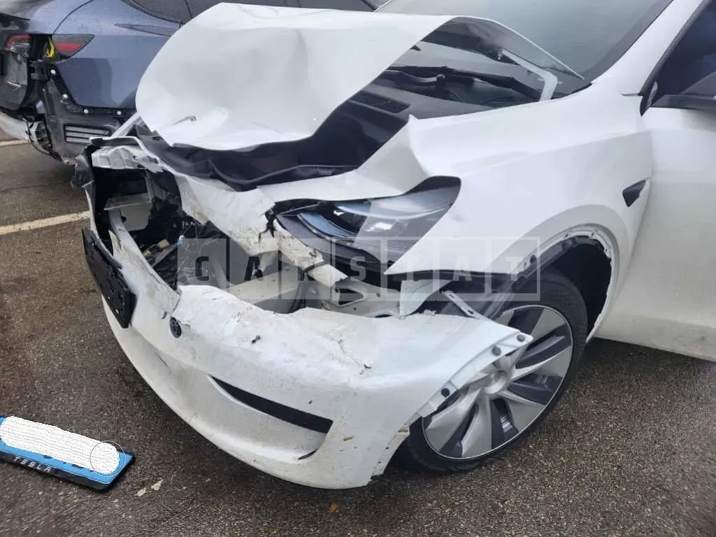 Photo 2 of 48: 2024 Tesla Model Y RWD, VIN LRWYGCFS8RC206846 — Korean insurance auction