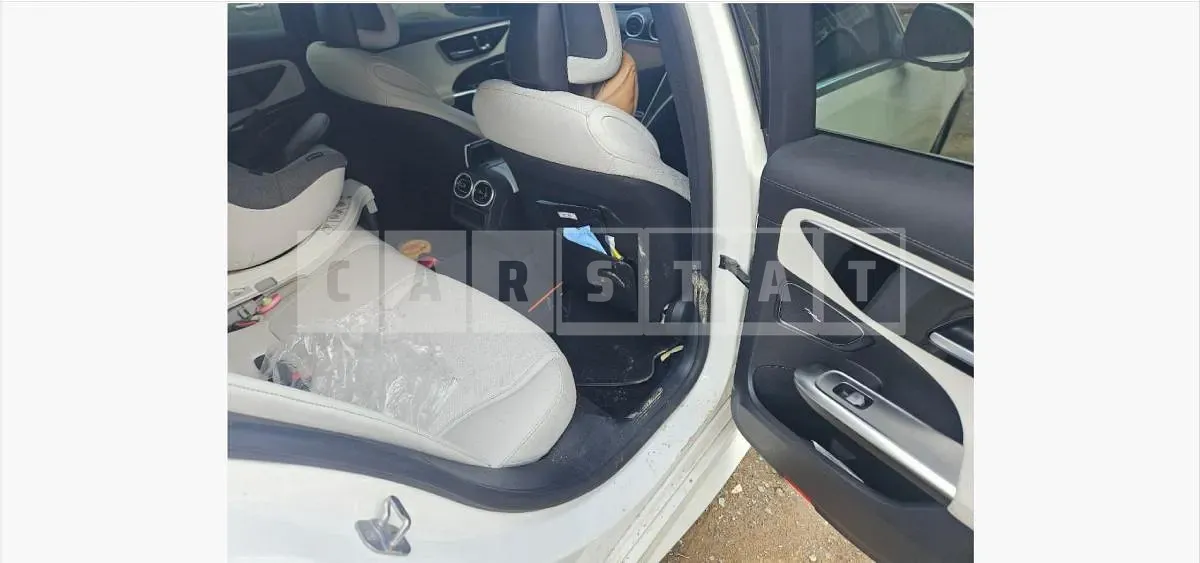 Photo 2 of 12: 2024 Mercedes-Benz C 300 4Matic — Korean insurance auction
