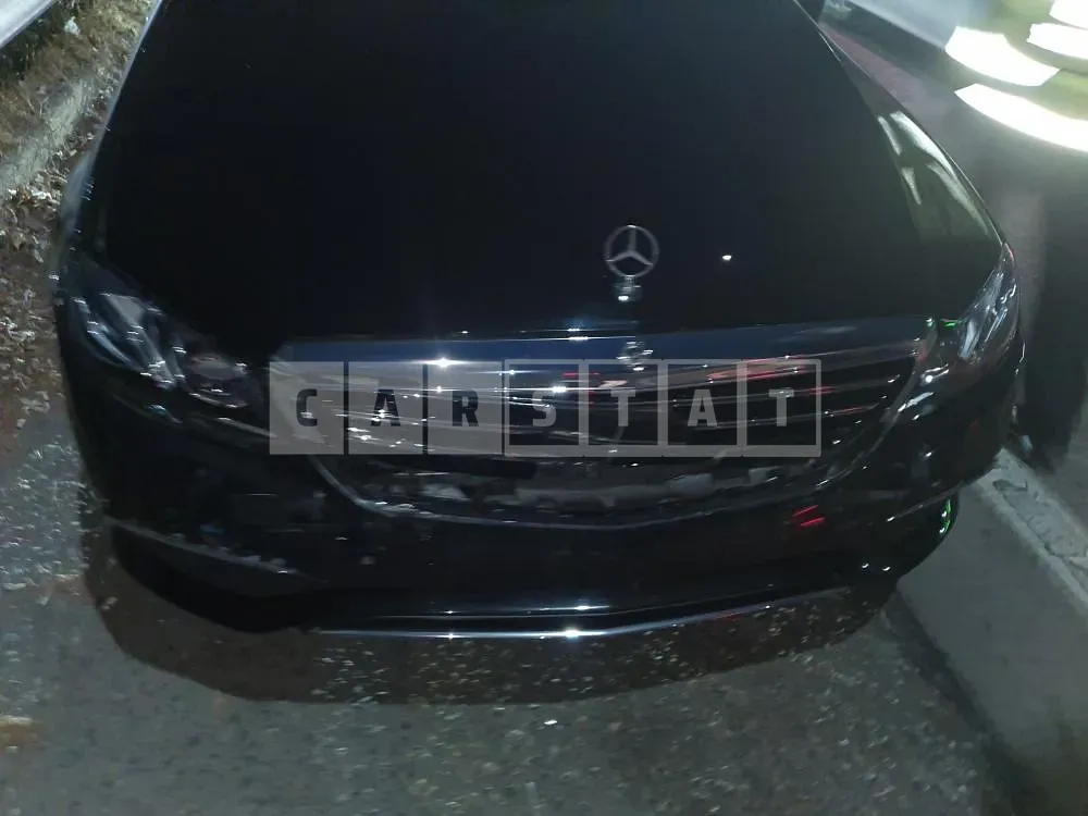 Photo 2 of 28: 2020 Mercedes-Benz E300 4Matic, VIN W1KZF4KB5LA824785 — Korean insurance auction
