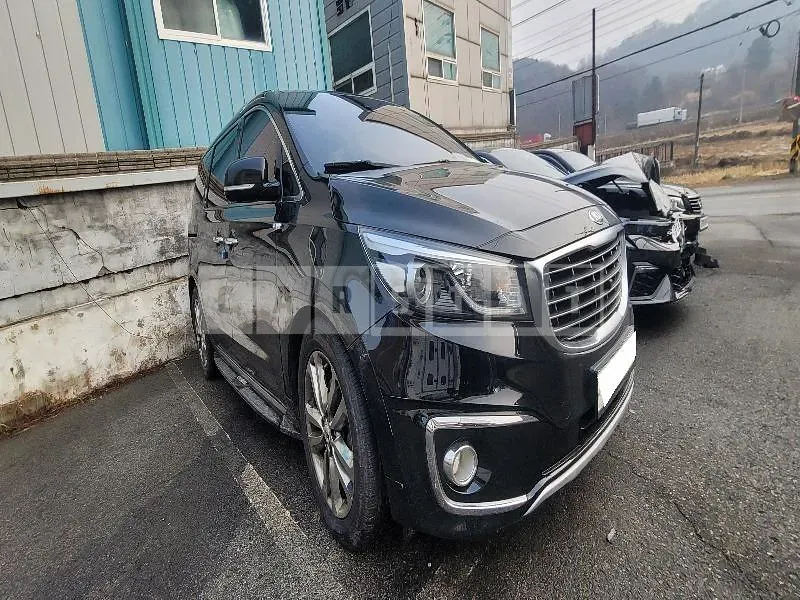 Photo 2 of 48: 2016 Kia Carnival, VIN KNAME81ABHS292015 — Korean insurance auction