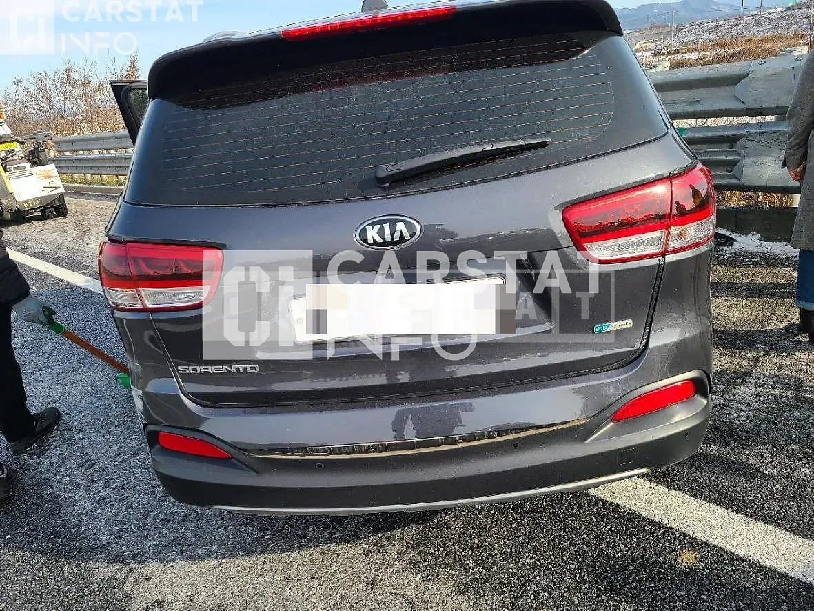 Photo 2 of 4: 2015 Kia Sorento 2.0 — Korean insurance auction