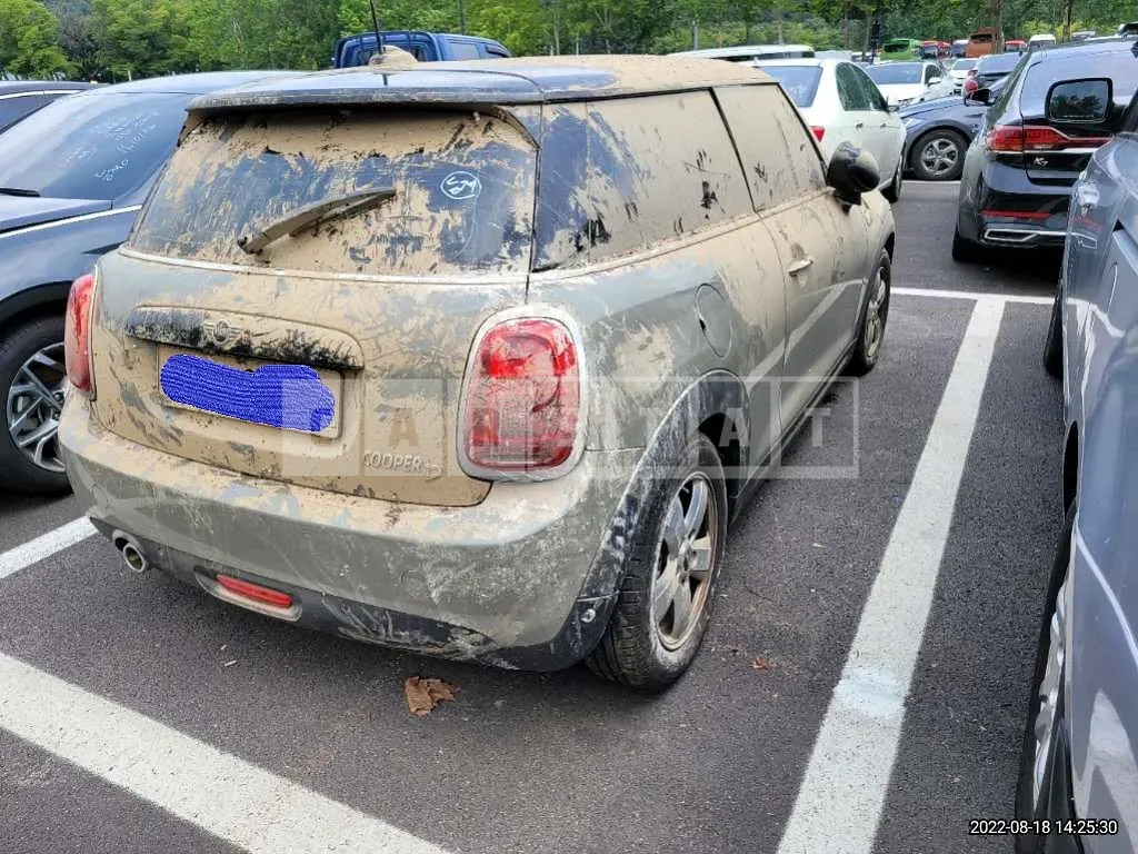 Photo 2 of 14: 2019 MINI Cooper D, VIN WMWXY3106KTF77852 — Korean insurance auction