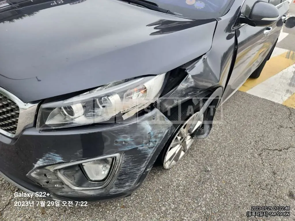 Photo 2 of 6: 2015 Kia Sorento, VIN KNAPH81BBFA000780 — Korean insurance auction