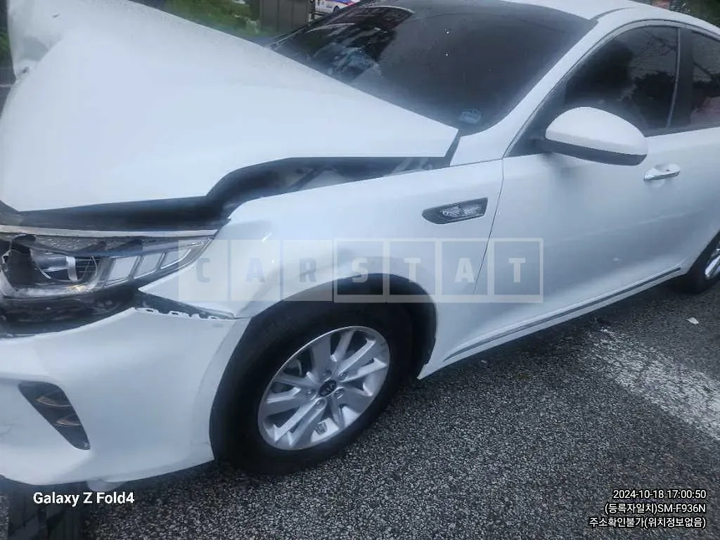 Photo 2 of 10: 2018 Kia K5 — Korean insurance auction