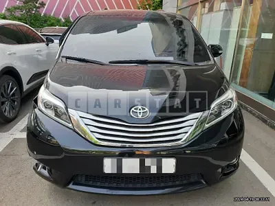 Photo 1 of 27: 2017 Toyota Siena 4WD — Korean insurance auction