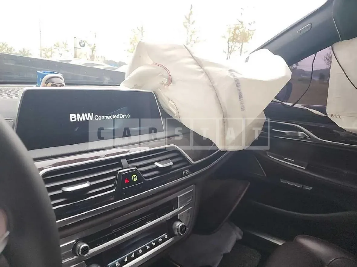 Photo 2 of 39: 2016 BMW 730Ld xDrive, VIN WBA7G6105GG678656 — Korean insurance auction