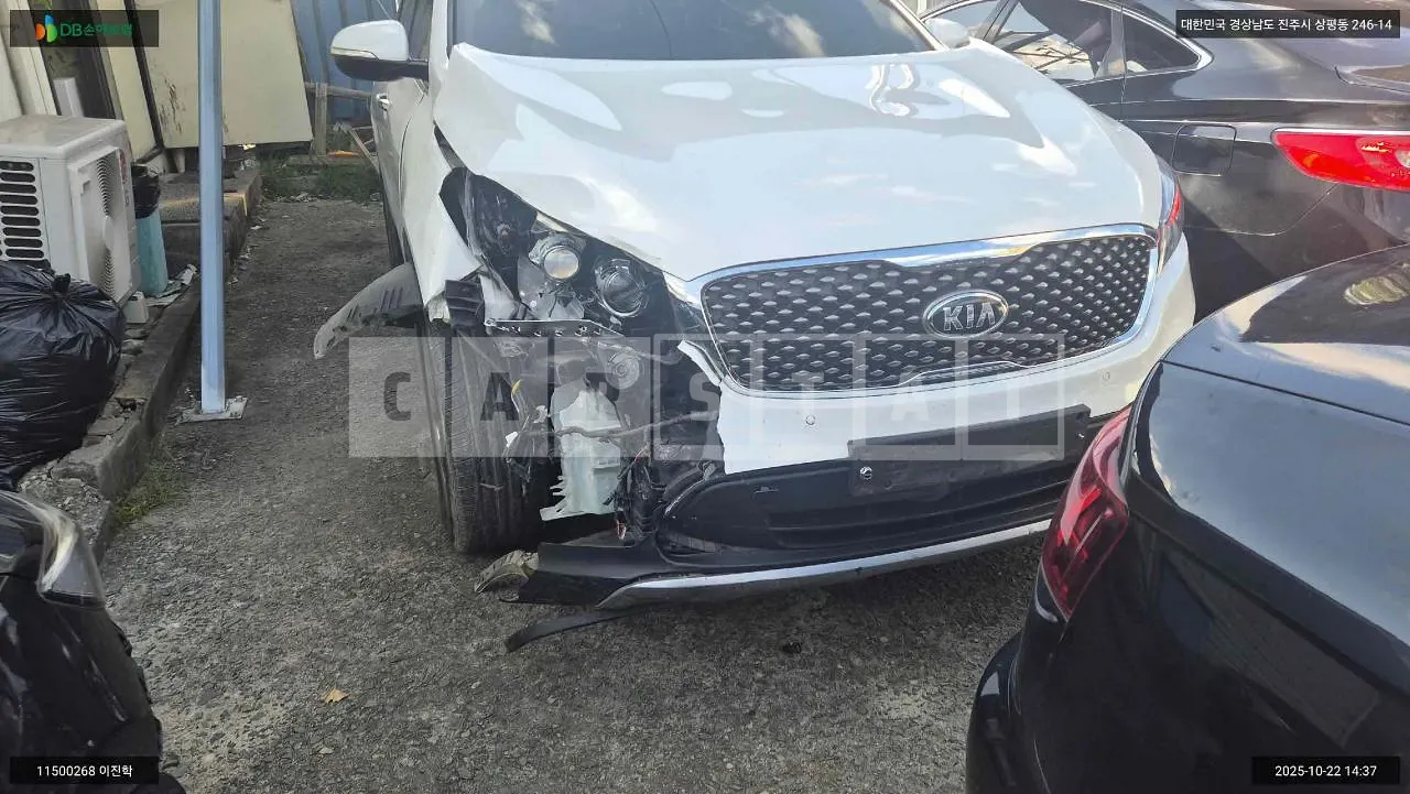 Photo 2 of 13: 2016 Kia Sorento, VIN KNAPK81BDGA230921 — Korean insurance auction