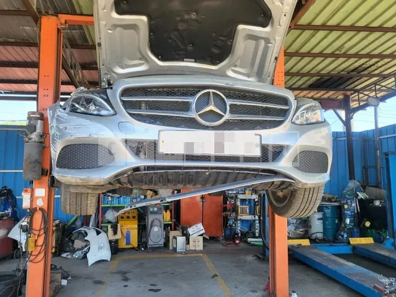 Photo 2 of 28: 2018 Mercedes-Benz C220 d — Korean insurance auction
