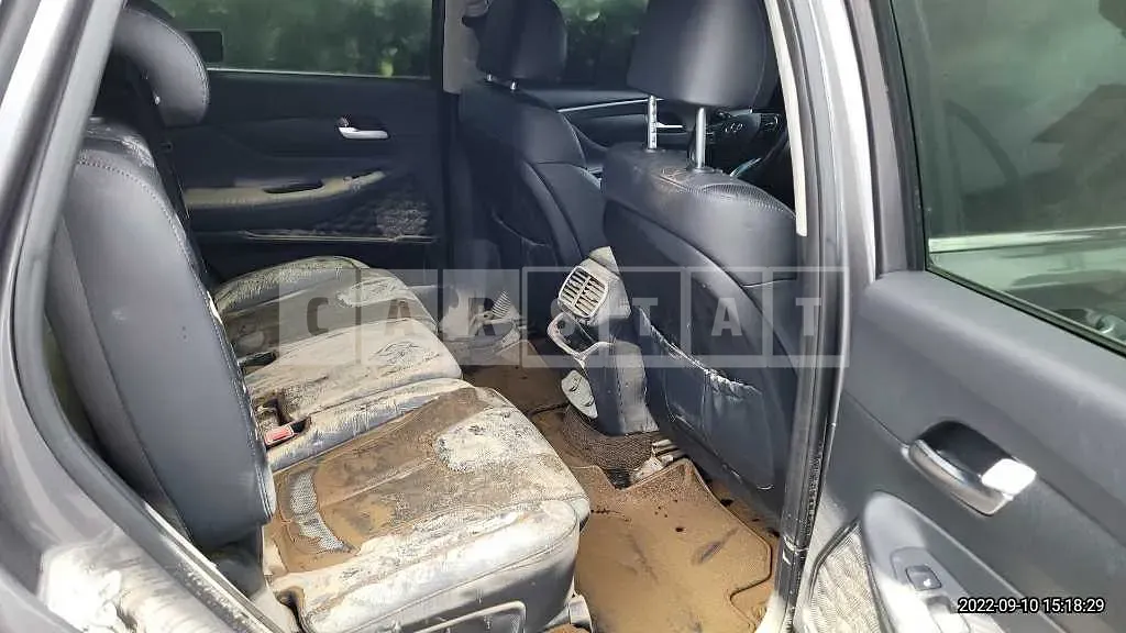 Photo 2 of 8: 2020 Hyundai Santa Fe, VIN KMHS281ADLU286543 — Korean insurance auction