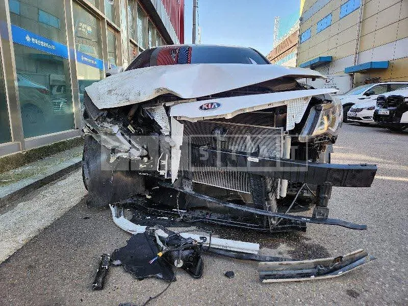 Photo 2 of 26: 2018 Kia K5, VIN KNAGT416BKA308759 — Korean insurance auction