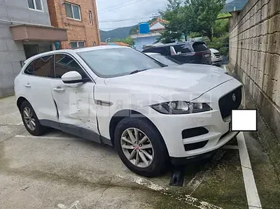 Photo 1 of 13: 2017 Jaguar F-Pace 20d, VIN SADCA2BN8HA054073 — Korean insurance auction