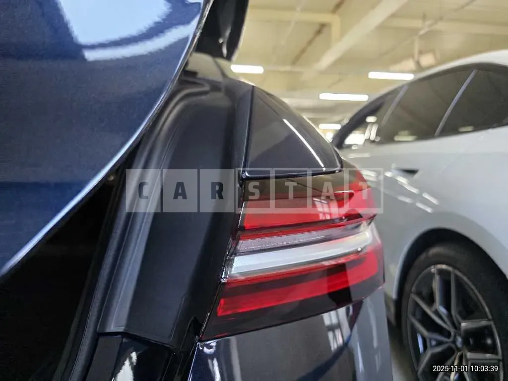 Photo 2 of 15: 2025 BMW 520i — Korean insurance auction