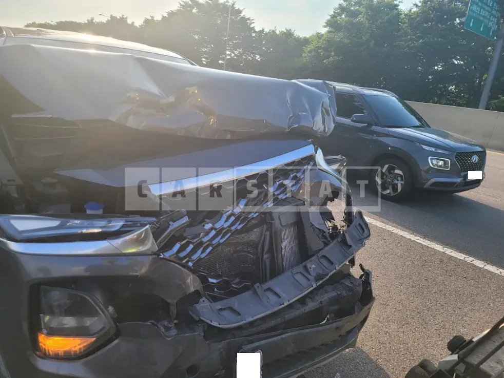 Photo 2 of 11: 2020 Hyundai Santa Fe — Korean insurance auction