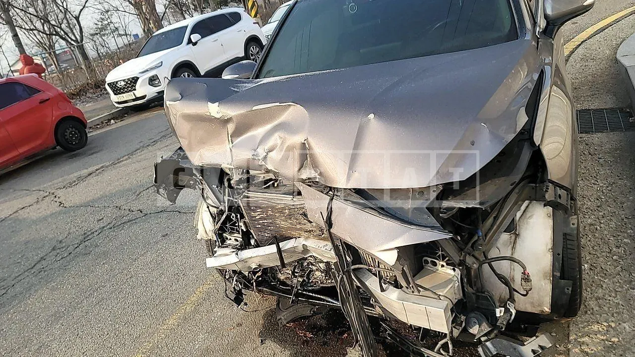 Photo 2 of 21: 2021 Hyundai Santa Fe, VIN KMHS281HGMU414741 — Korean insurance auction