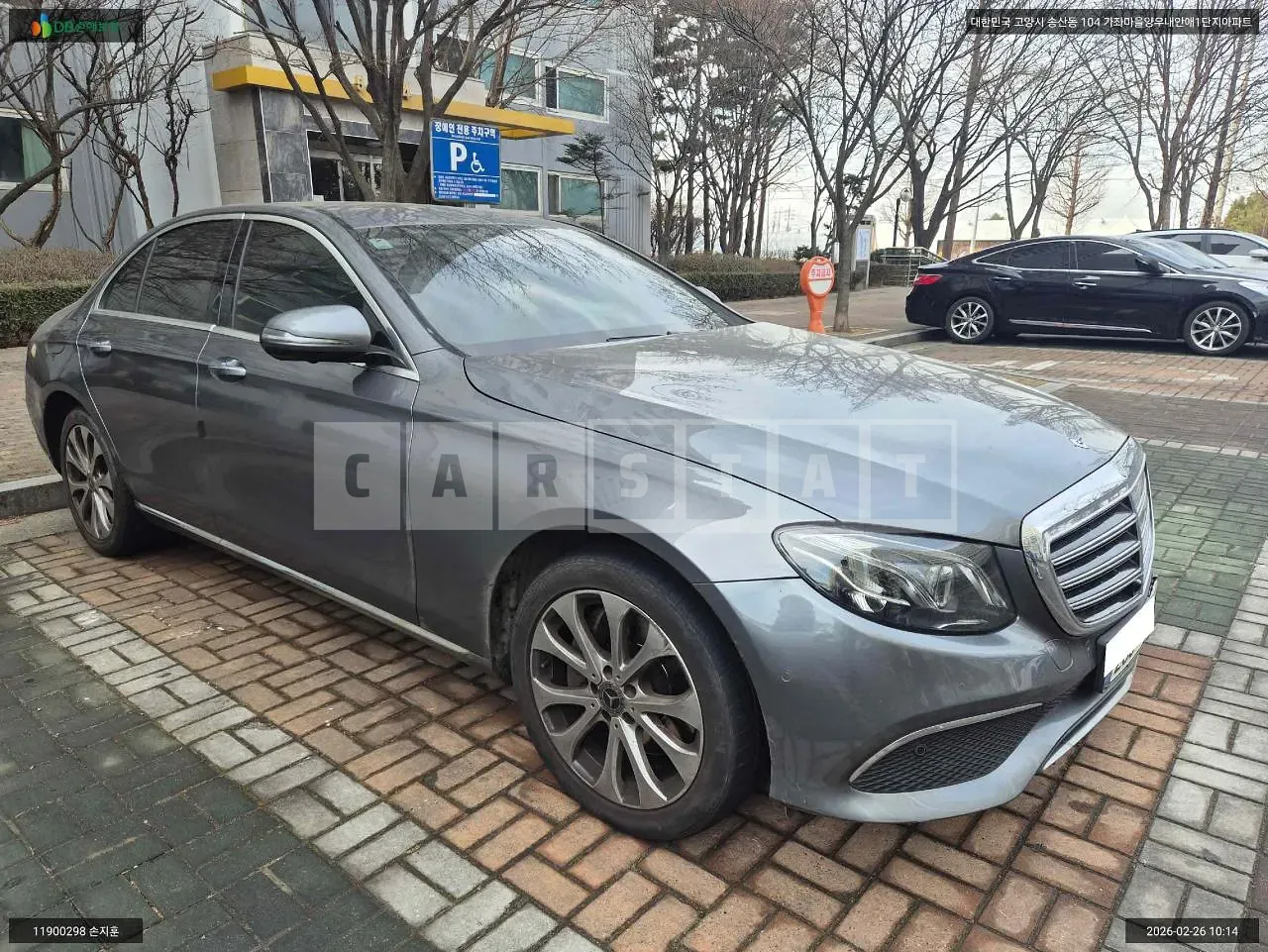Photo 2 of 30: 2018 Mercedes-Benz E300 4Matic, VIN WDDZF4KB2KA568247 — Korean insurance auction