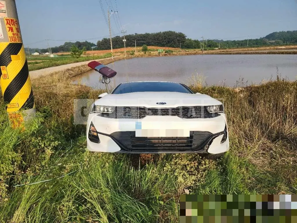 Photo 2 of 9: 2020 Kia K5 — Korean insurance auction