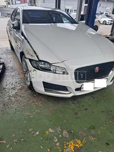 Photo 1 of 9: 2017 Jaguar XF 20d — Korean insurance auction