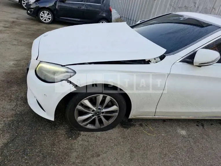 Photo 2 of 7: 2019 Mercedes-Benz C220 d, VIN WDDWF1EB0KR428468 — Korean insurance auction
