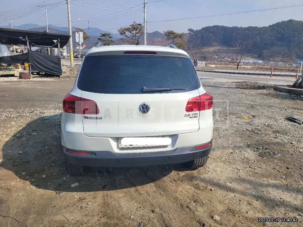 Photo 2 of 8: 2015 Volkswagen Tiguan 2.0 TDI Blue Motion, VIN WVGZZZ5NZFW513309 — Korean insurance auction
