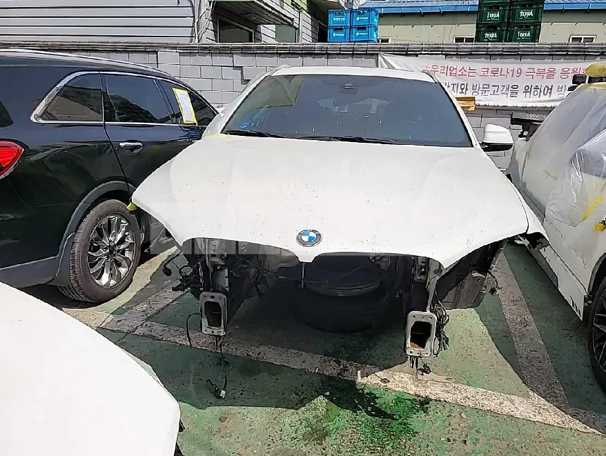Photo 2 of 28: 2016 BMW X6 xDrive 30d, VIN WBAKV2102G0R25021 — Korean insurance auction
