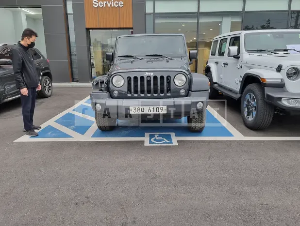 Photo 2 of 12: 2017 Jeep Wrangler 3.6 Rubicon, VIN 1C4HJWFGXHL687165 — Korean insurance auction