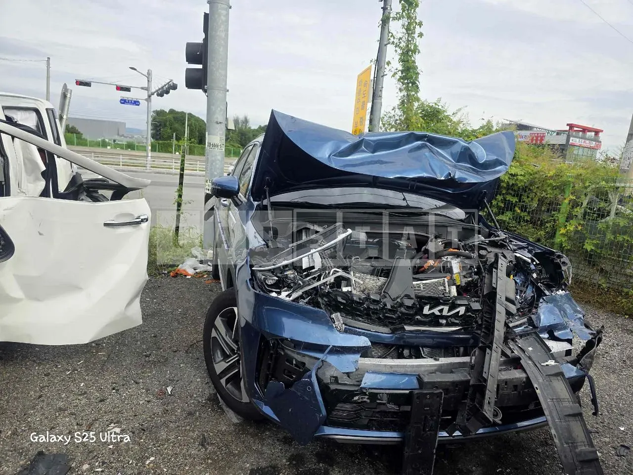 Photo 2 of 8: 2023 Kia Sorento Hybrid, VIN KNARH81GBPA193665 — Korean insurance auction