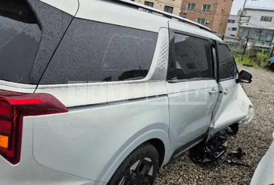 Photo 2 of 50: 2025 Kia Carnival — Korean insurance auction