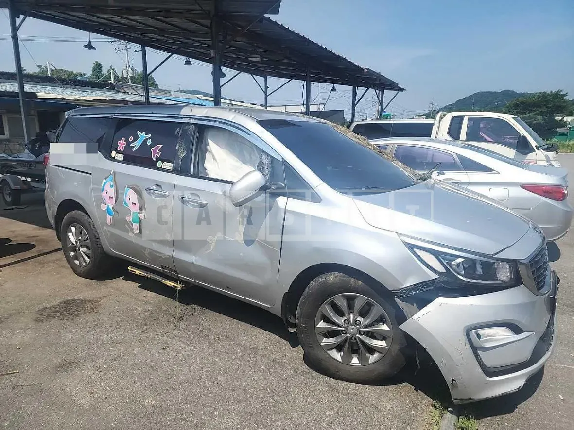 Photo 2 of 17: 2019 Kia Carnivals — Korean insurance auction