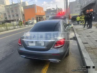 Photo 1 of 18: 2016 Mercedes-Benz E220 d — Korean insurance auction