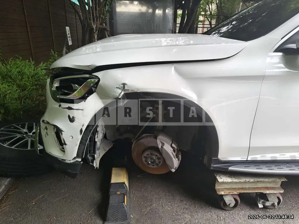 Photo 2 of 43: 2019 Mercedes-Benz GLC300 4Matic — Korean insurance auction
