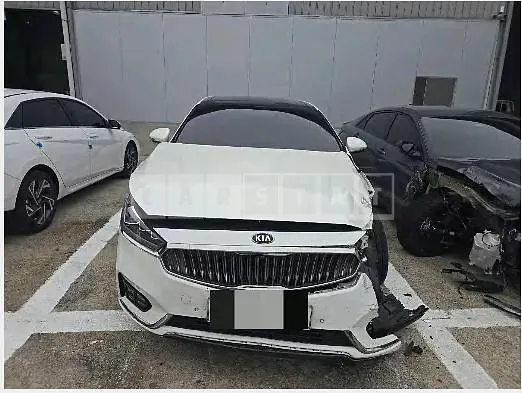 Photo 2 of 6: 2017 Kia K7 — Korean insurance auction