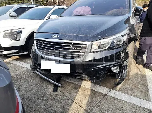 Photo 2 of 17: 2017 Kia Carnival, VIN KNAMC81ABHS262743 — Korean insurance auction