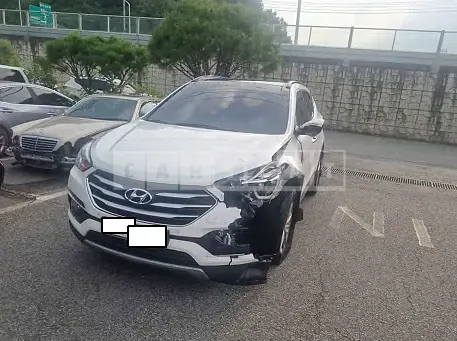 Photo 2 of 12: 2016 Hyundai Santa Fe, VIN KMHSW81UBGU600279 — Korean insurance auction