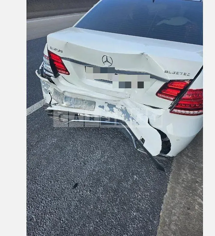 Photo 2 of 2: 2015 Mercedes-Benz E250 BlueTec 4Matic — Korean insurance auction